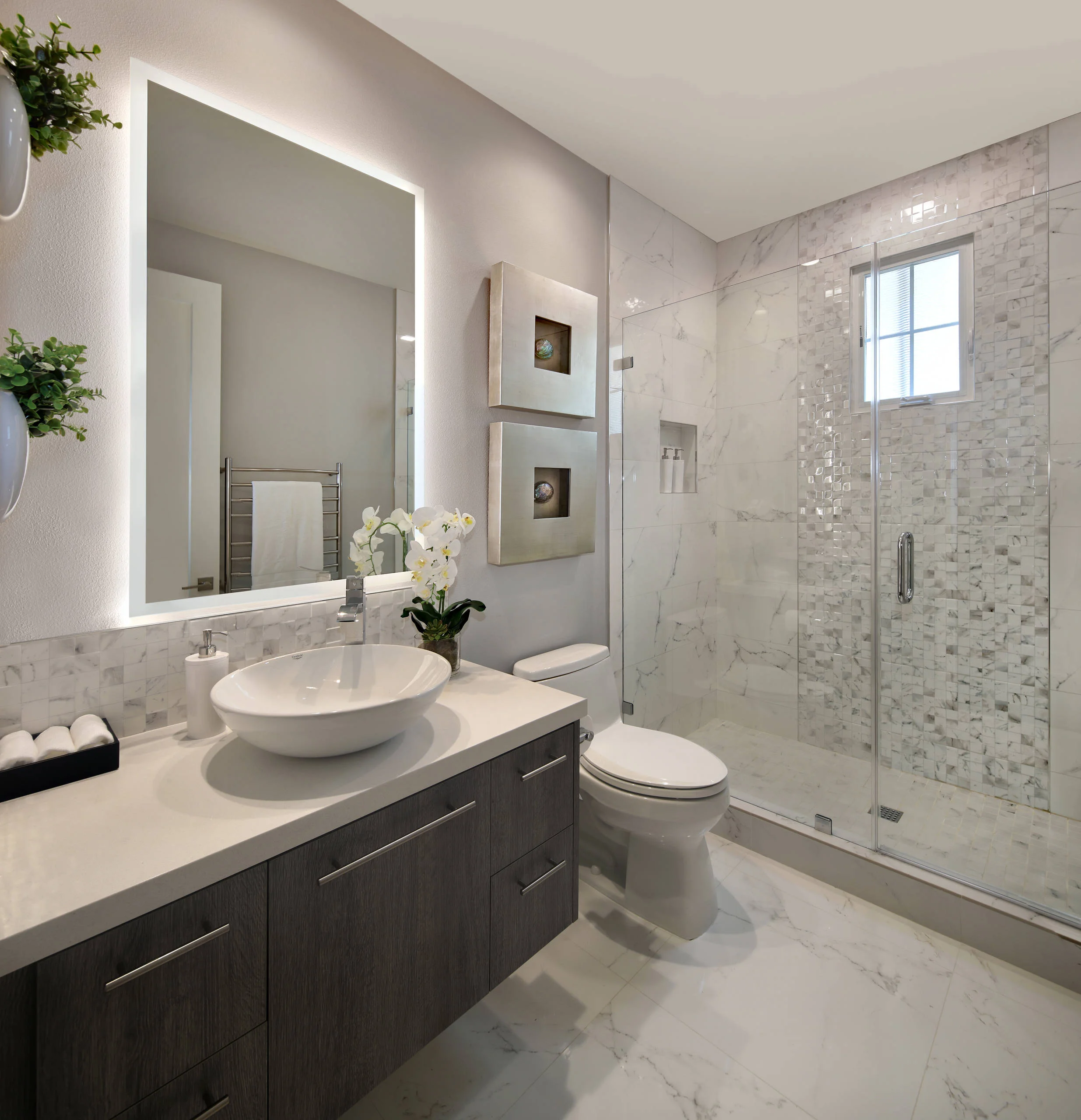 Luxurious Bathroom Decoration